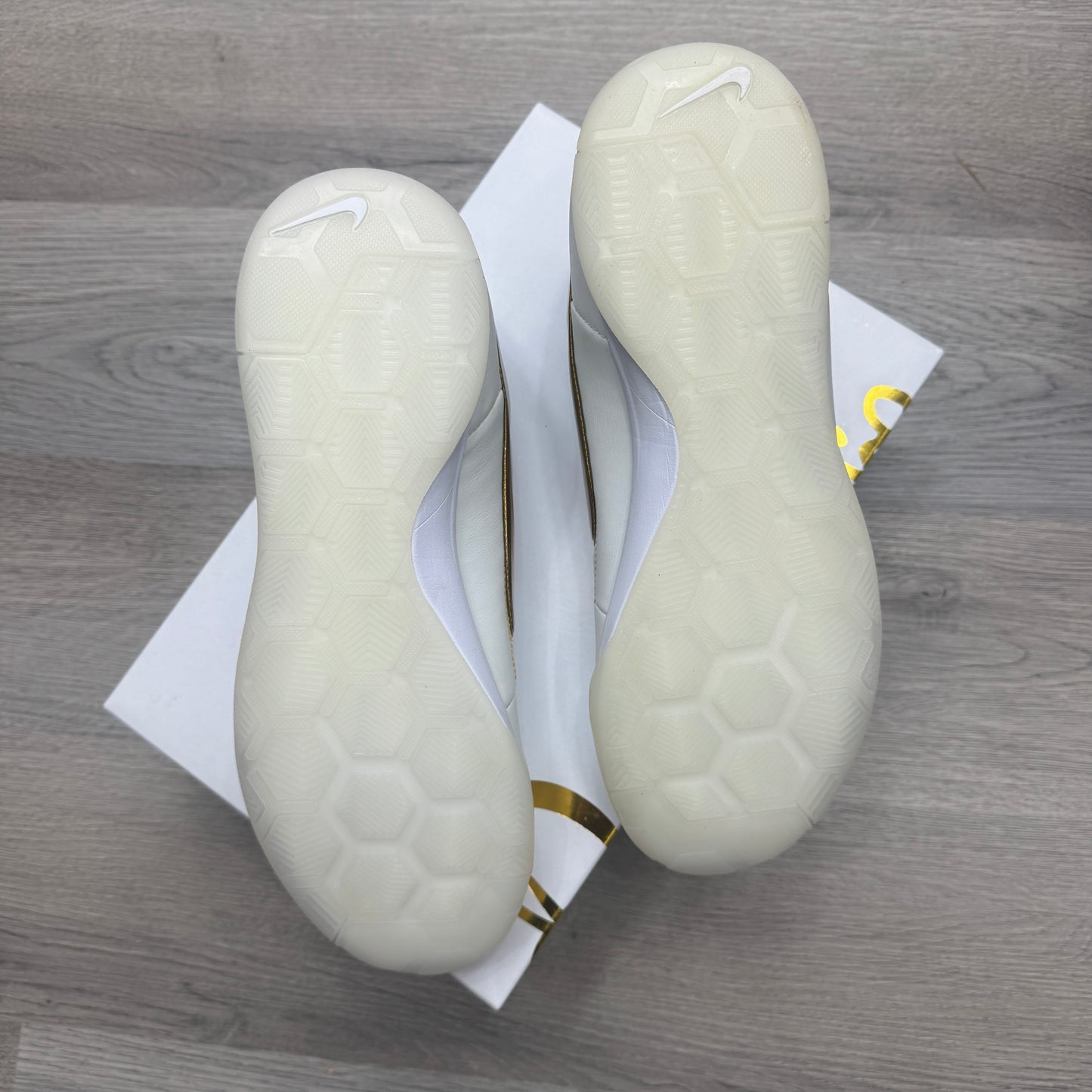 Nike Tiempo Legend R10 SE Touch Of Gold Indoor Soccer Shoe