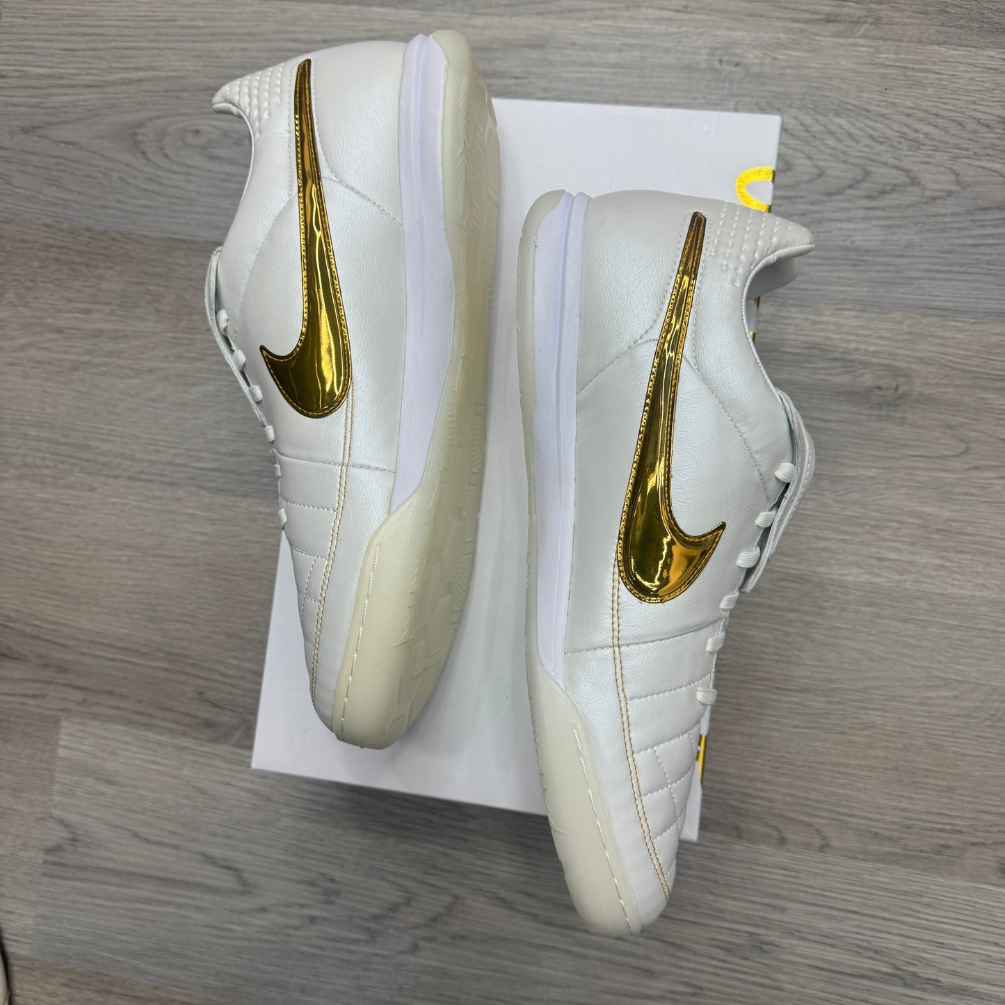 Nike Tiempo Legend R10 SE Touch Of Gold Indoor Soccer Shoe